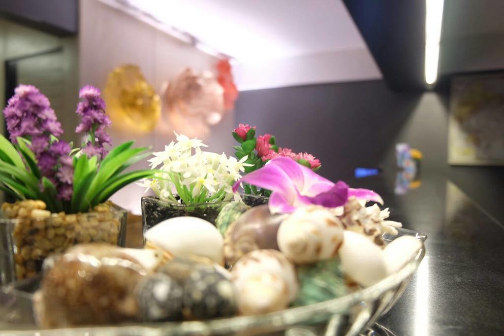 Rockstel Loma Hostel Phuket Bagian luar foto