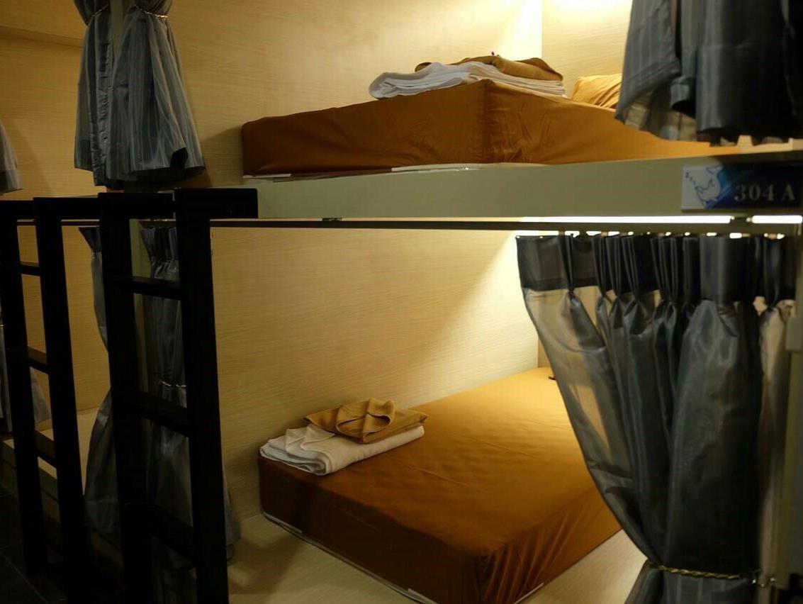 Rockstel Loma Hostel Phuket Bagian luar foto