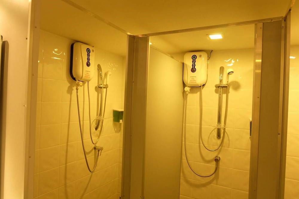 Rockstel Loma Hostel Phuket Bagian luar foto